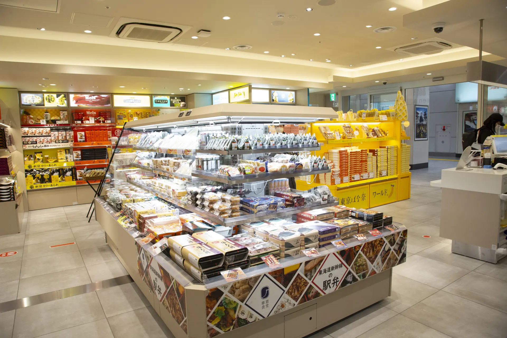 A wide variety of products, from popular ekiben to Tokyo souvenirs