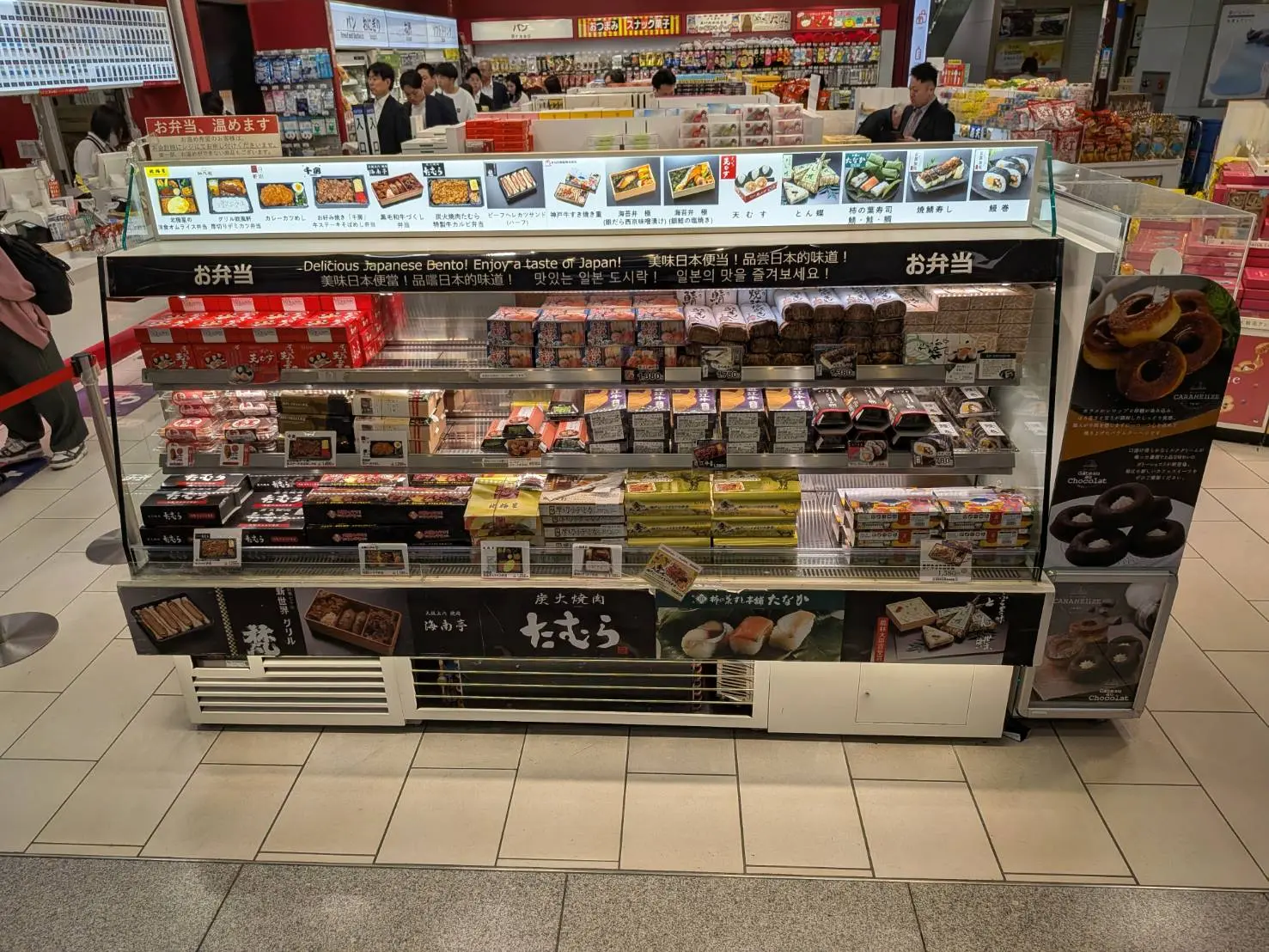 Osaka-style gourmet foods and souvenirs available in one place