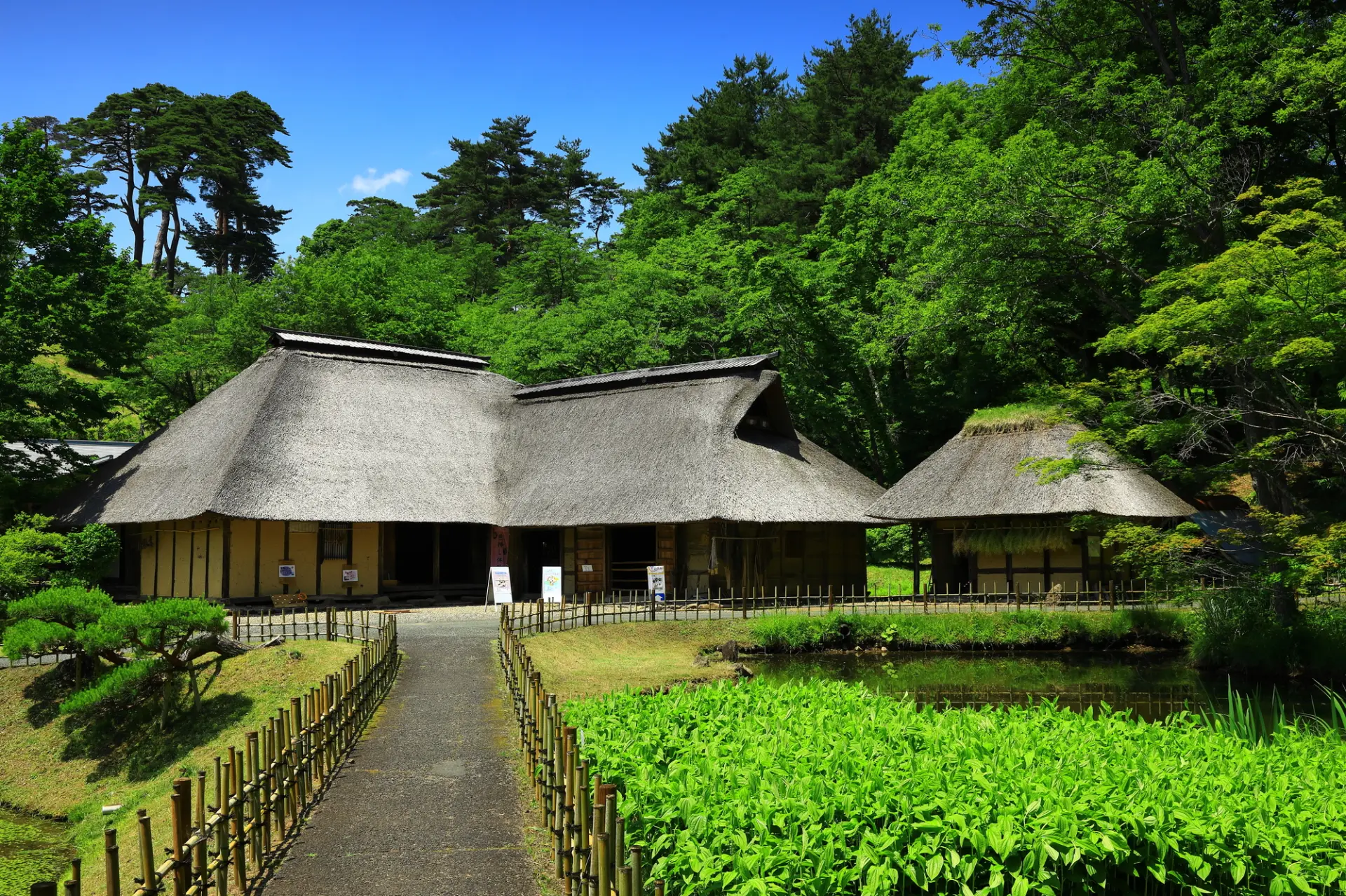 歴史的建造物を移築した「みちのく民俗村」など見どころが多数