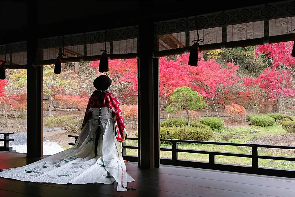時代衣装着付け体験で平安貴族の気分を味わおう