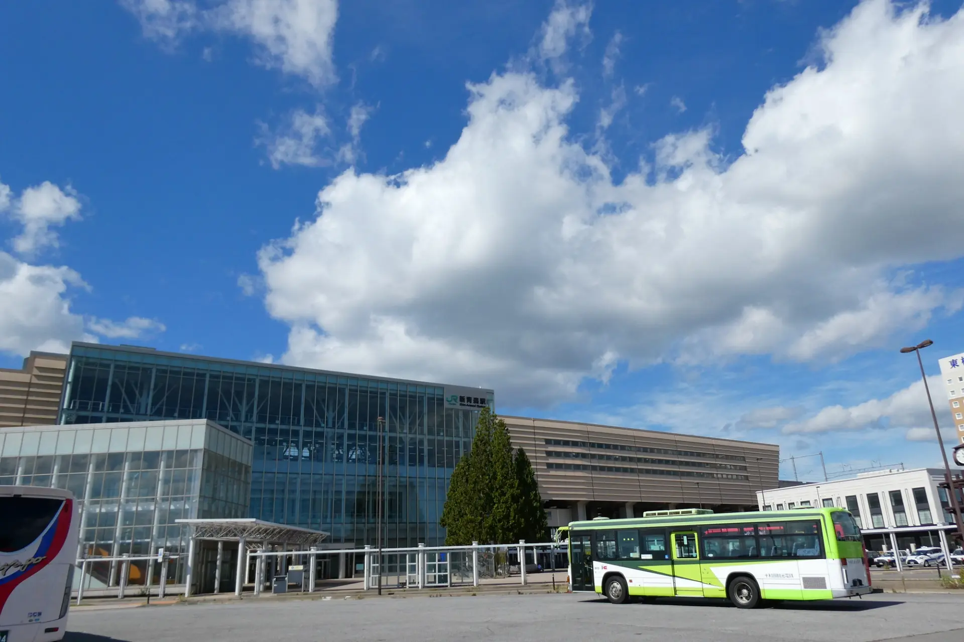 青森市の玄関口となる新青森駅から、市内や各エリアへアクセスできる
