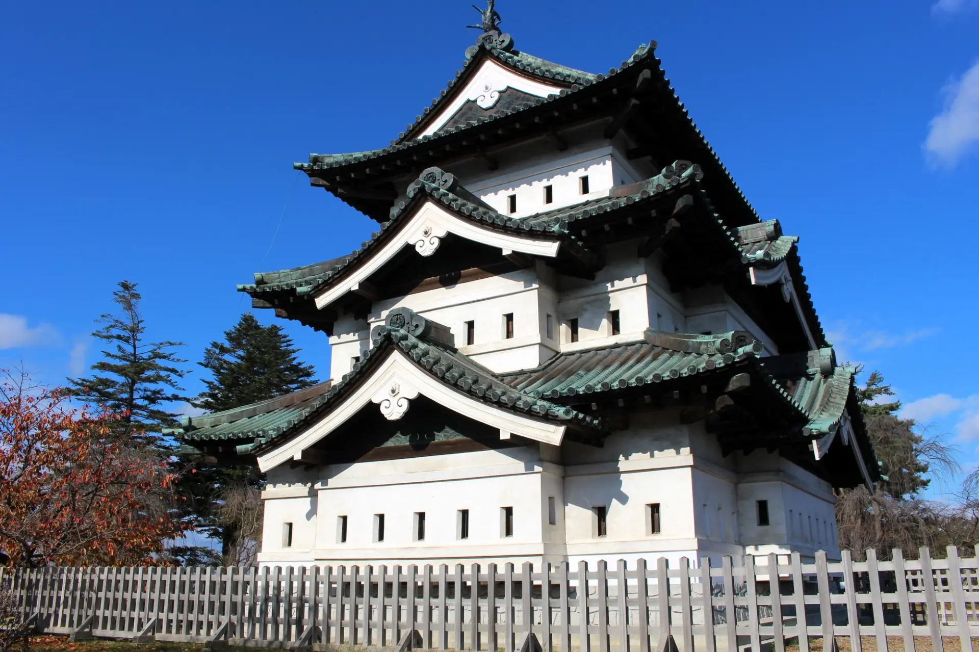 現存12天守のうちのひとつ「弘前城」