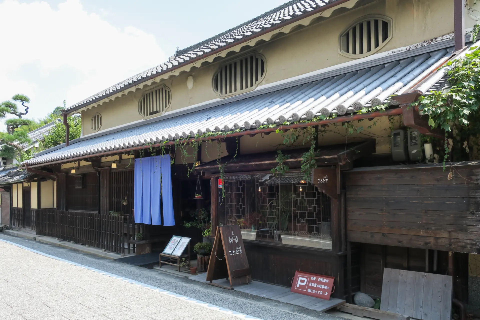 かつては「市場筋」と呼ばれた古い街並みの一角にある