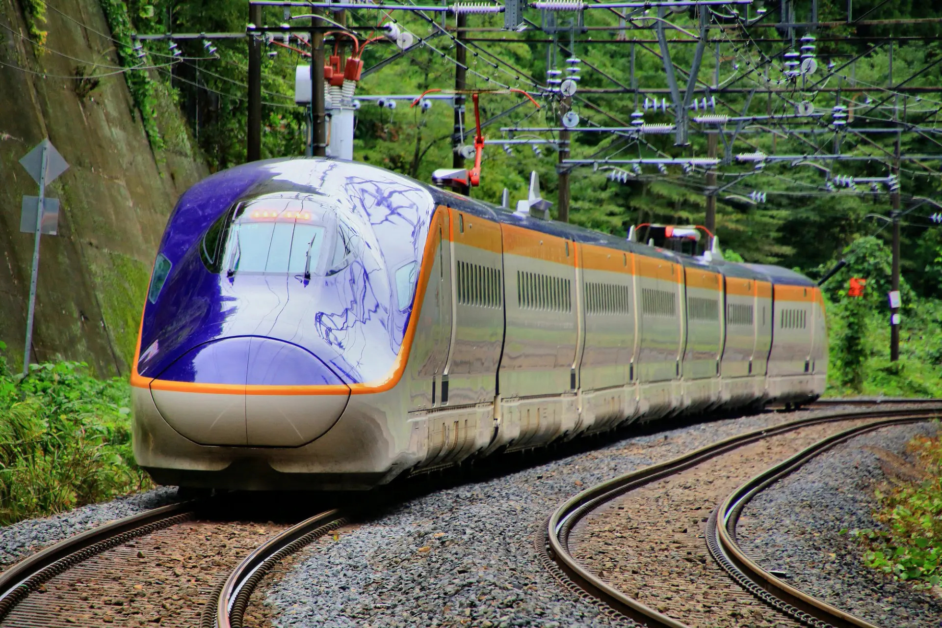 山形新幹線的新型列車E8系「翼號」