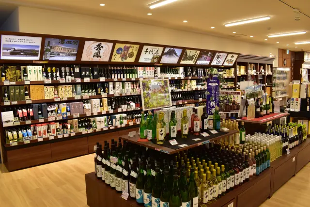 山形県が誇る銘酒や特産品が勢ぞろい