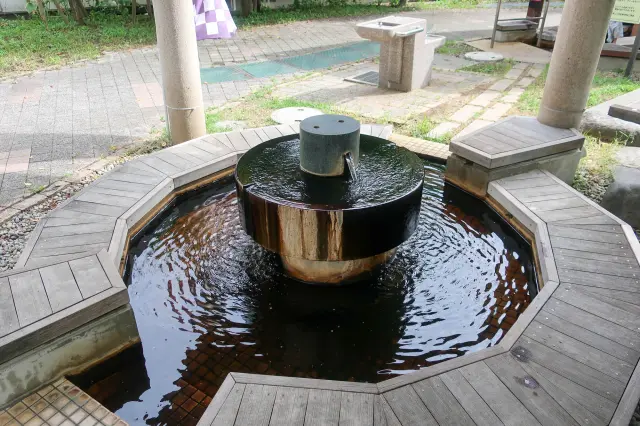 寒河江駅前の休憩スポット「せせらぎ足湯」