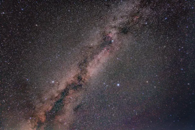 天の川や流れ星を望める星空観察会（写真はイメージです）