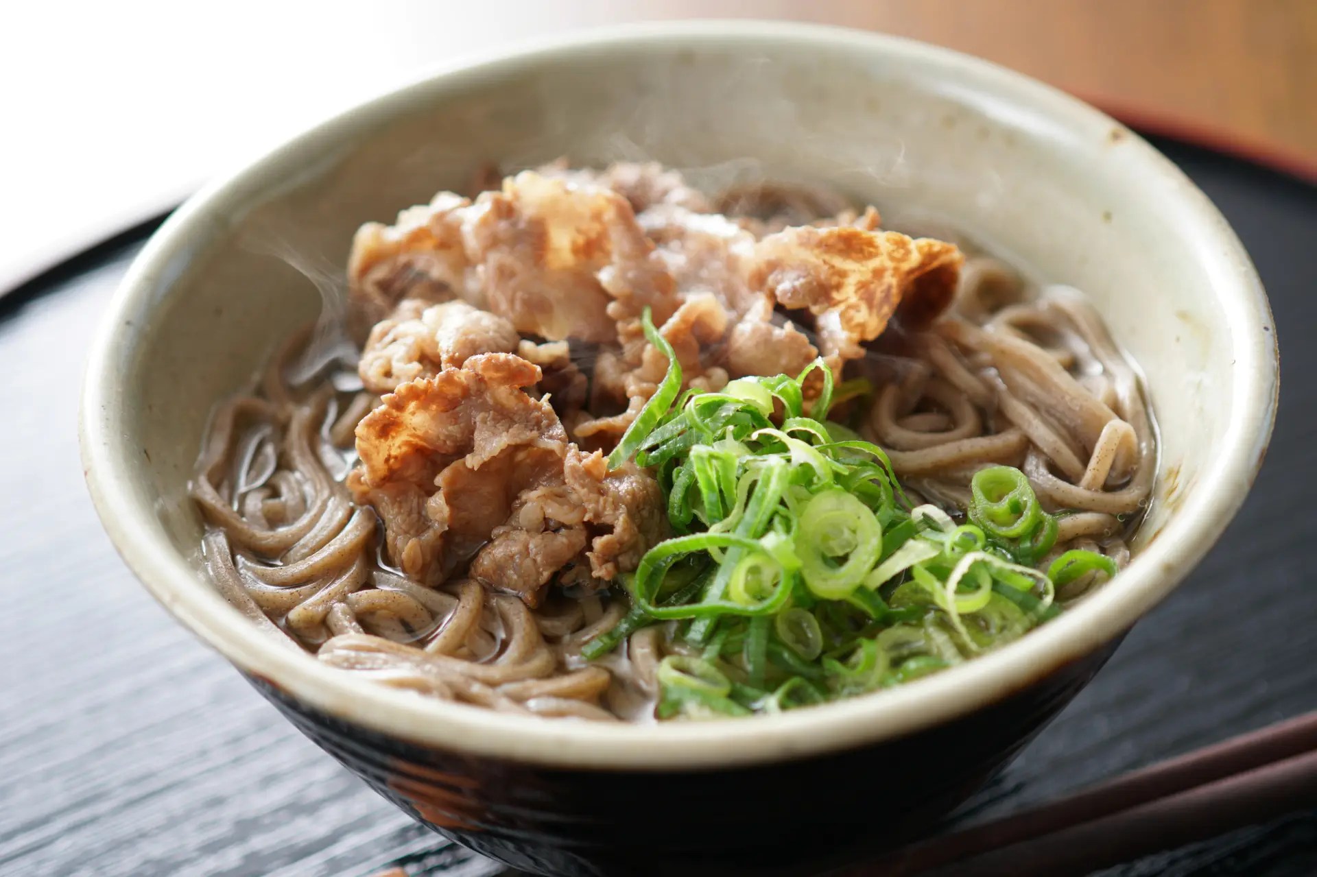 山形県の郷土料理「冷たい肉そば」(写真はイメージです)