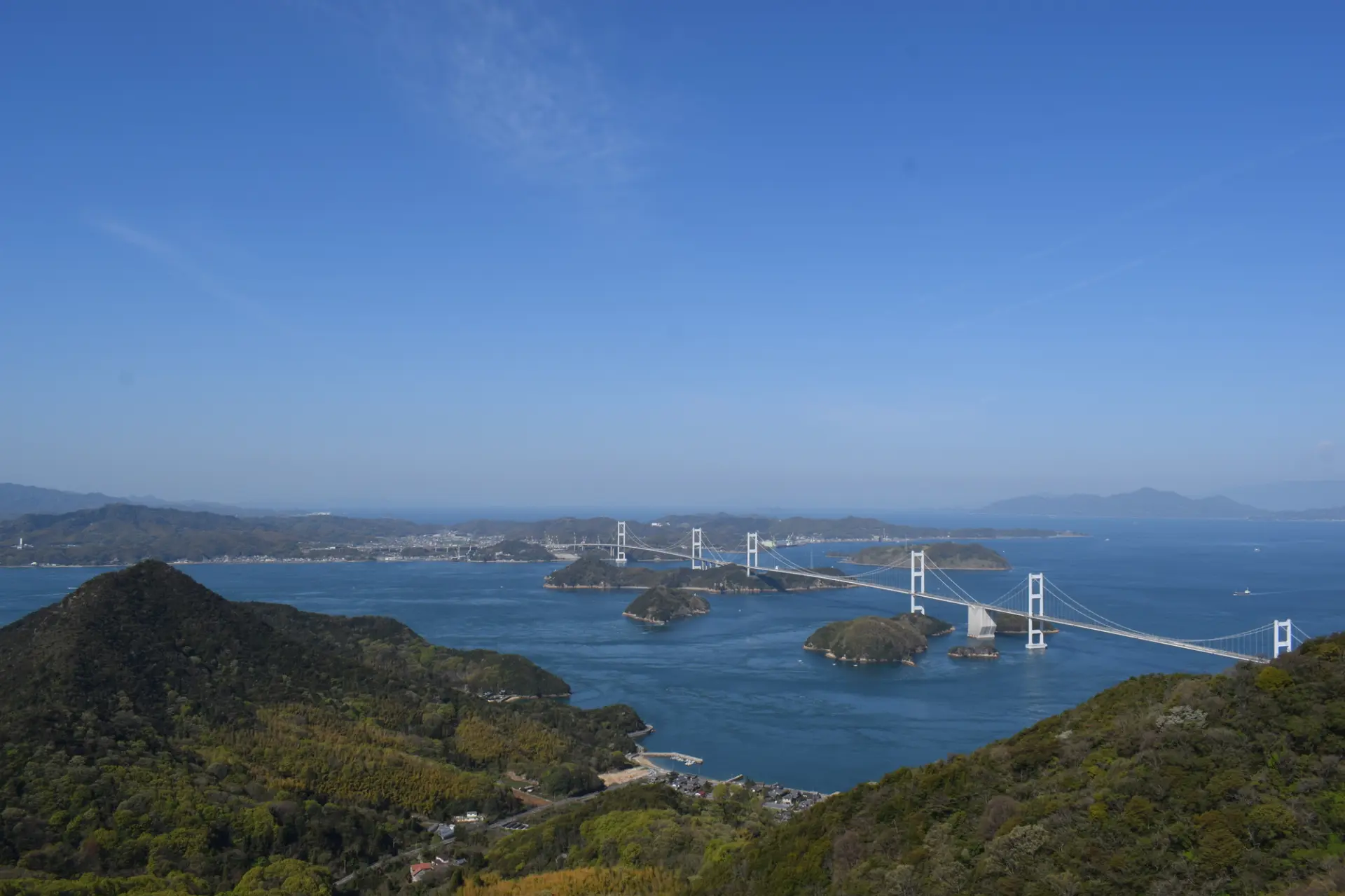 しまなみ海道に代表される瀬戸内の多島美。エリアごとの距離や移動も含めて旅を組み立てたい