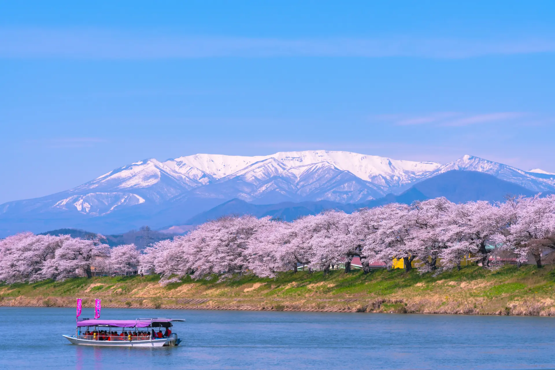 春の桜や蔵王連峰の雪景色など、宮城では季節ごとに異なる自然風景を楽しめる