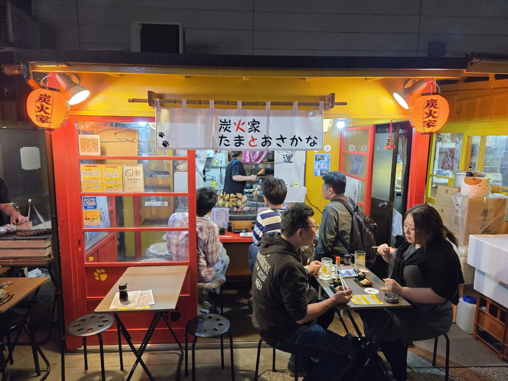 八戸の味と人情を存分に楽しめる屋台スタイルの店舗