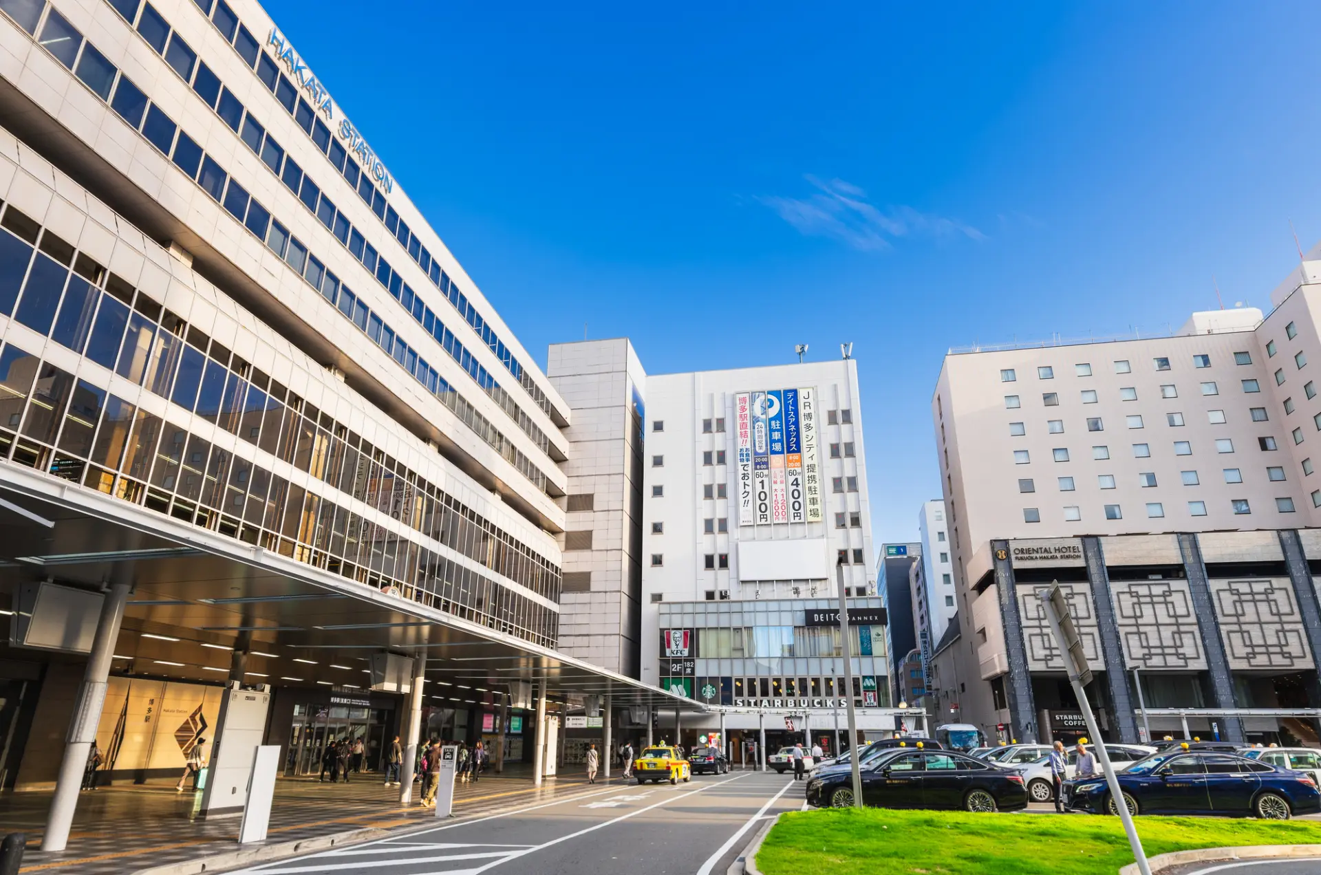 最寄りのJR「博多」駅筑紫口の様子