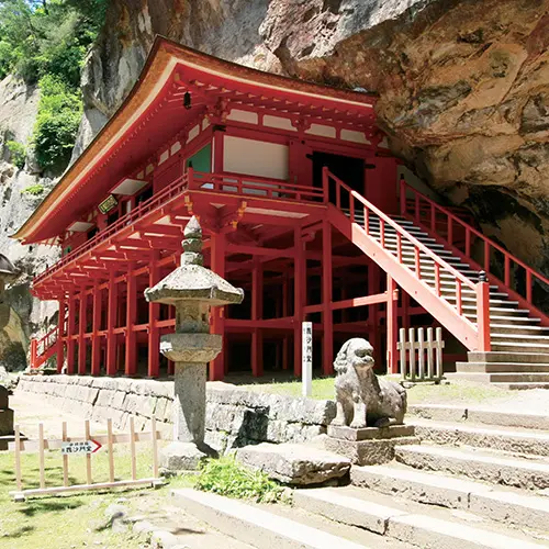 特徴的な建物は「清水寺」がモチーフ