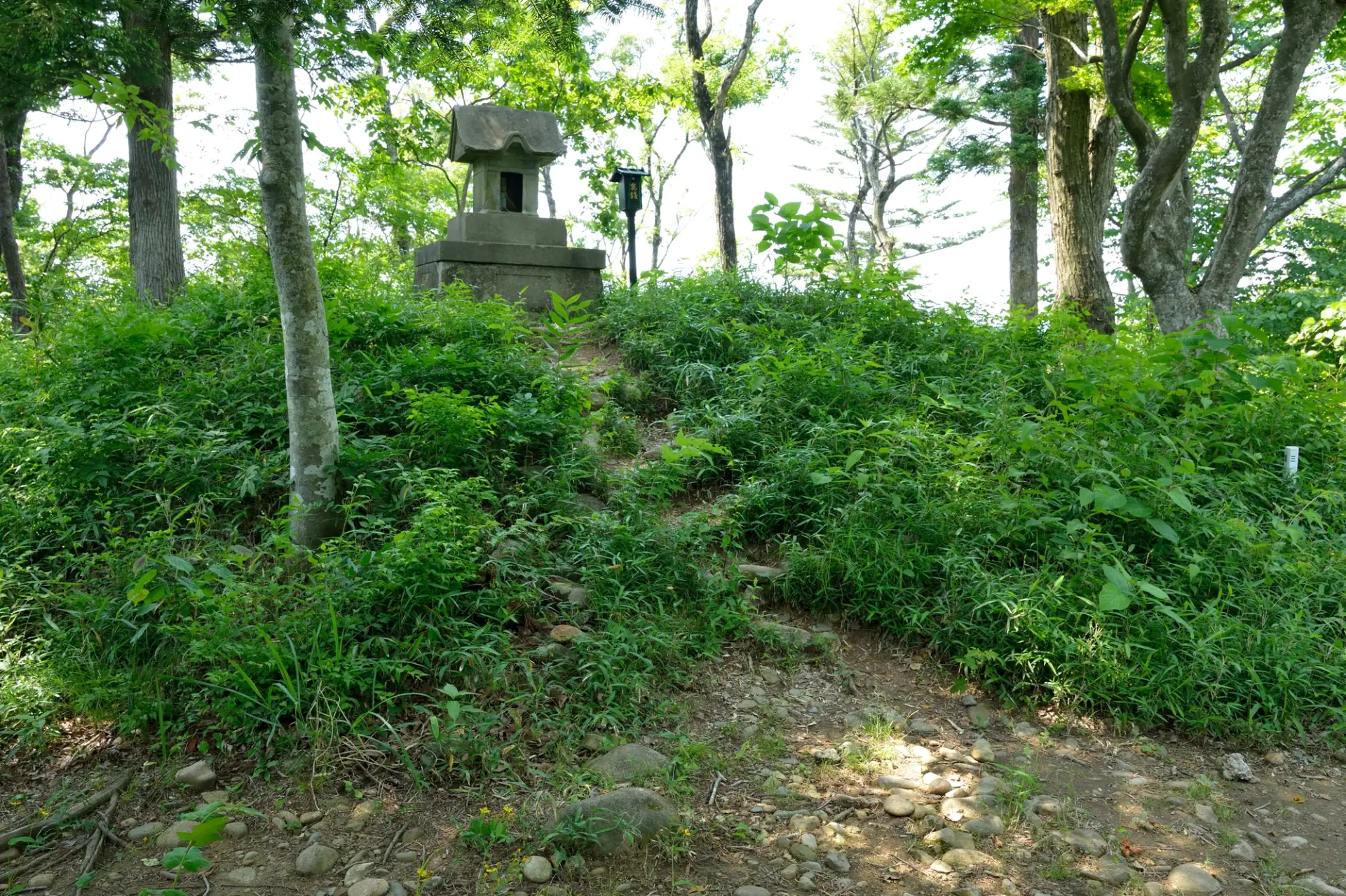 金鶏山