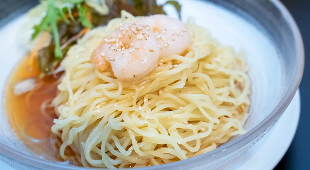 涼拌麺（元祖冷やし中華）の自家製だれは醤油だれと胡麻だれから選べる