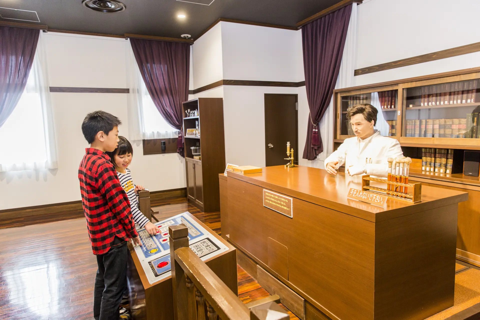 激励を述べてくれる野口博士のロボットも展示
