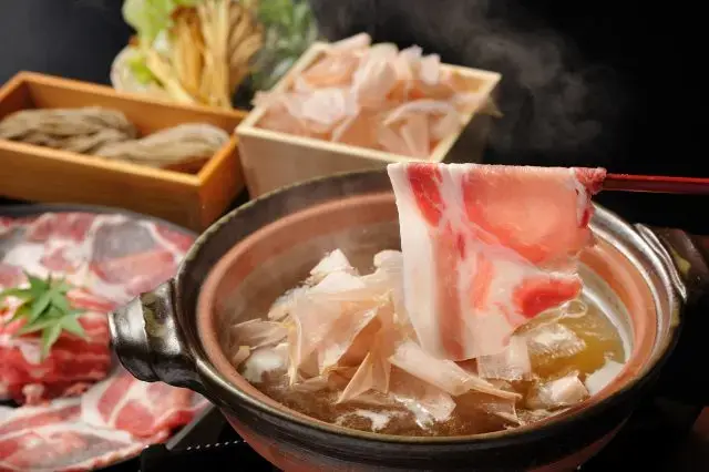 かつお出汁で味わう黒豚しゃぶしゃぶ
