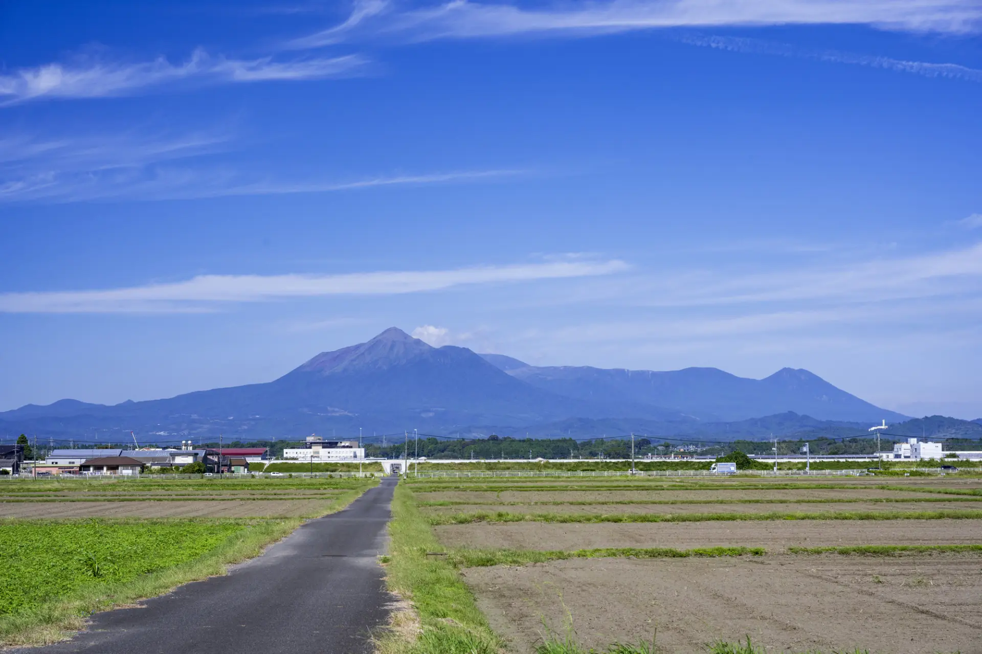 広大な霧島エリアは車移動が便利