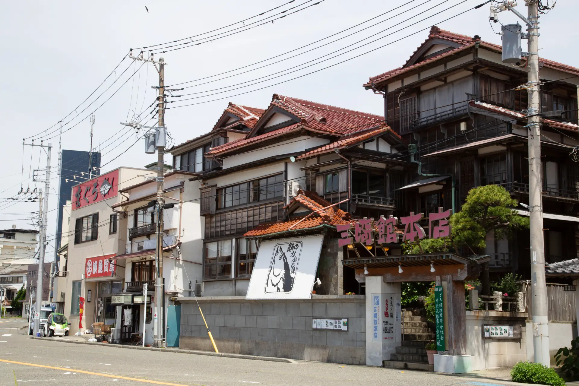 歴史ある建物たちが落ち着きのある雰囲気を醸し出している