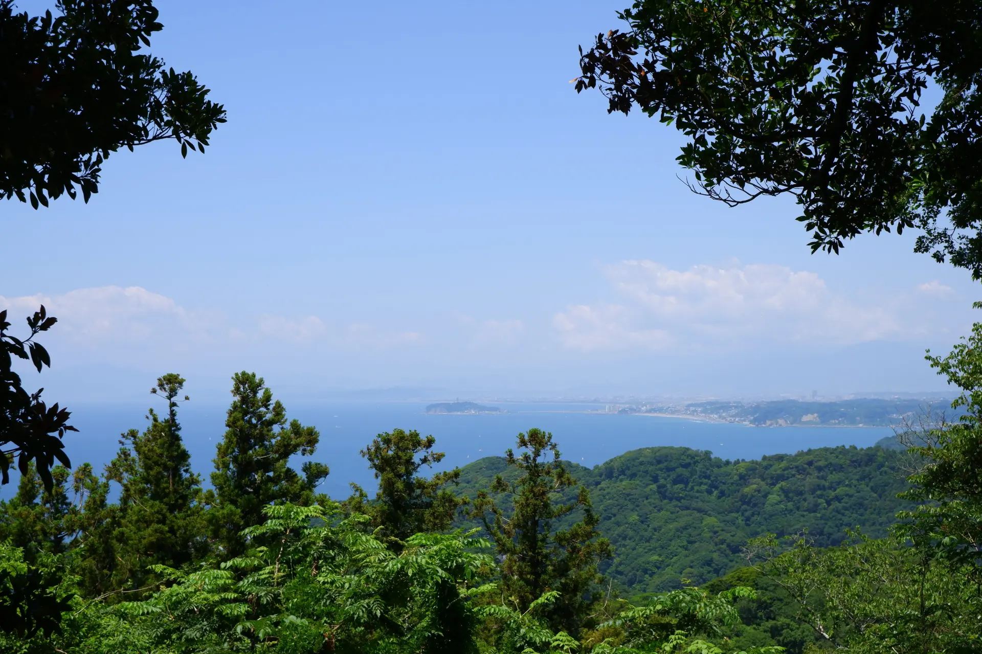 ソッカ山頂から見える相模湾。富士山が見える事もある