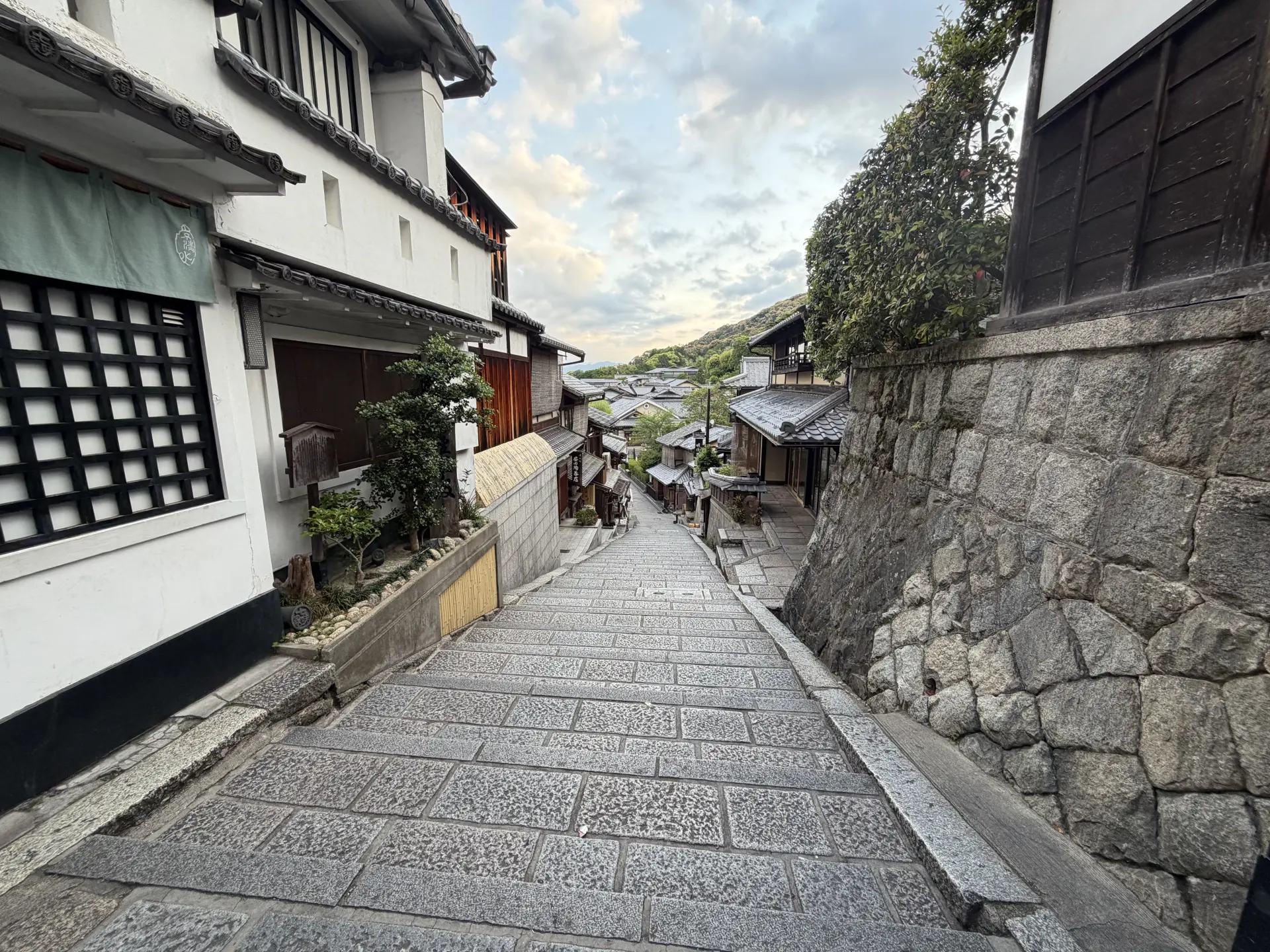 早朝ツアーでの産寧坂
