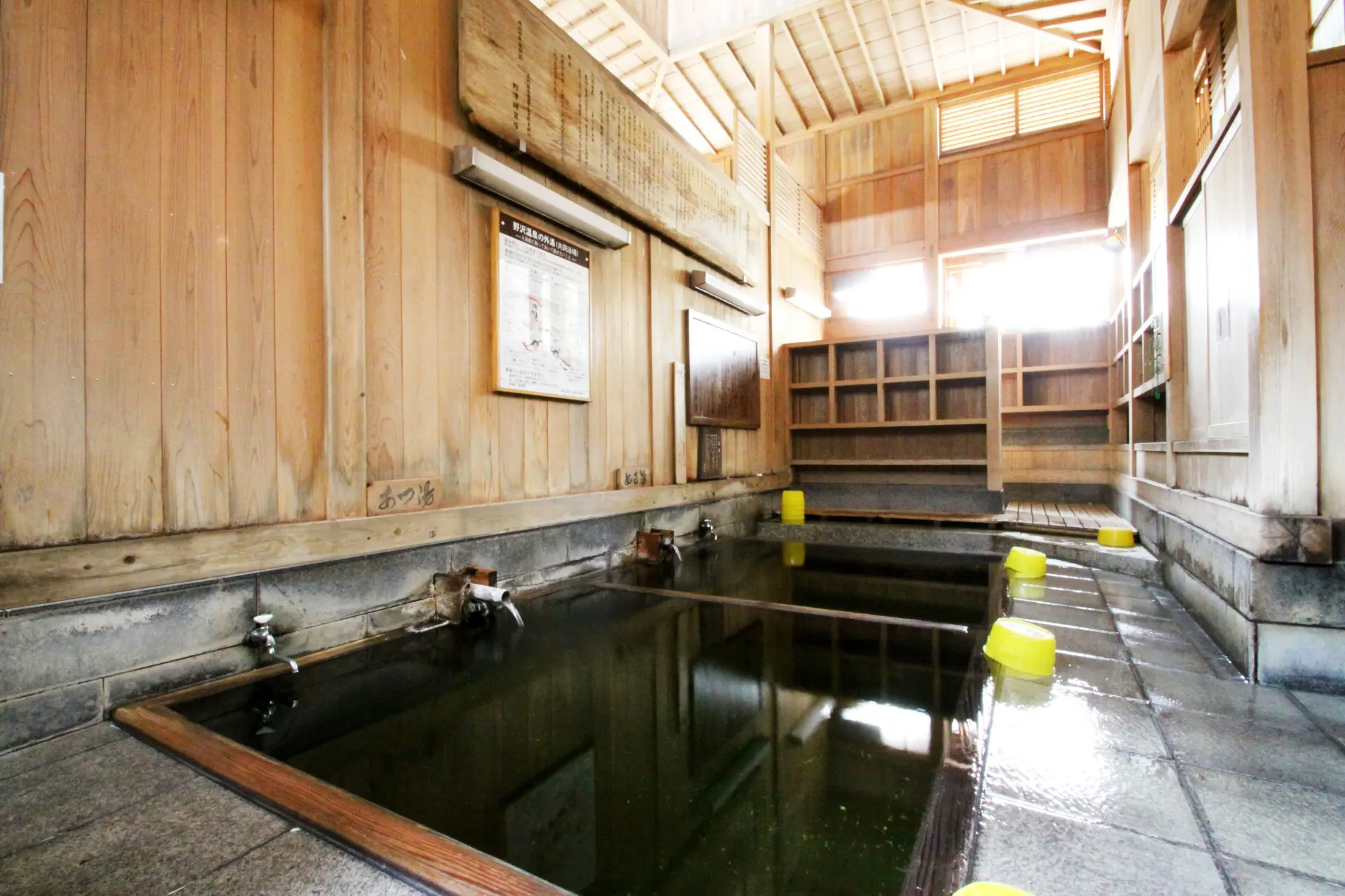 地元の人びとにも愛されている外湯