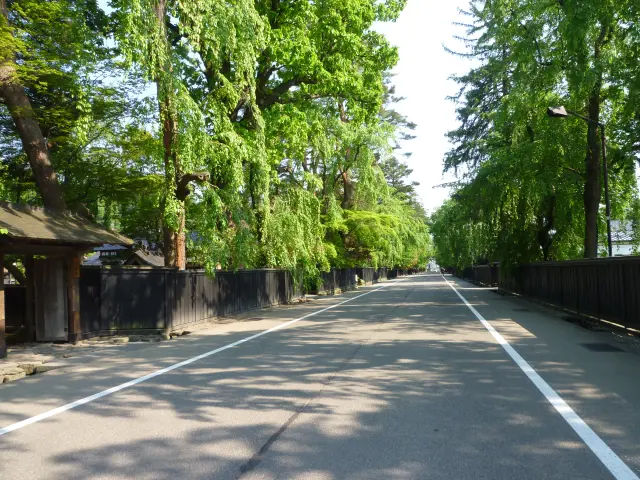 かつての武士の町の面影を残すこのエリアは、国の伝統的建造物群保存地区に選定されている