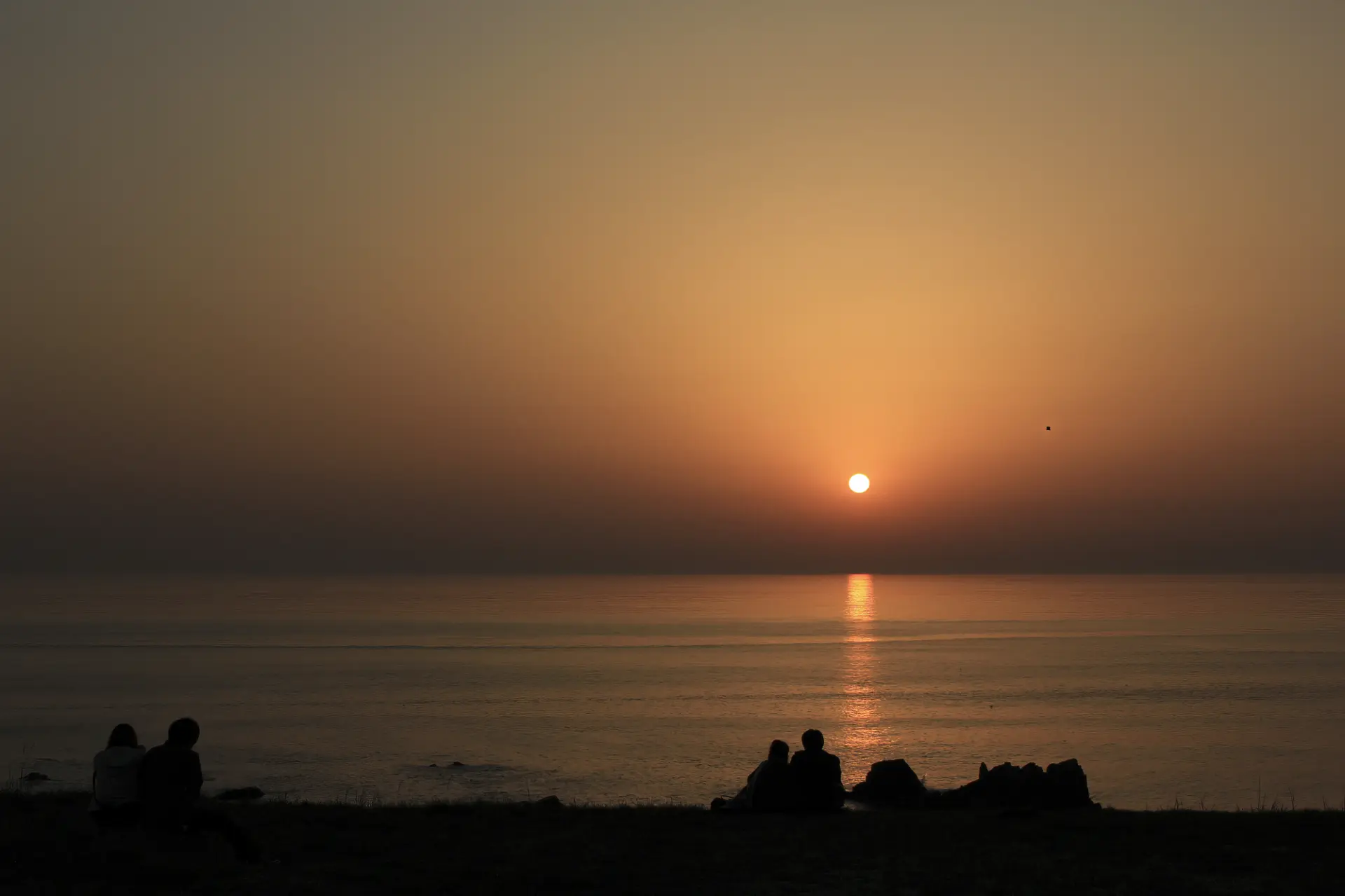 日本海に沈む夕日を眺めながら、入道崎で過ごす静かなひととき