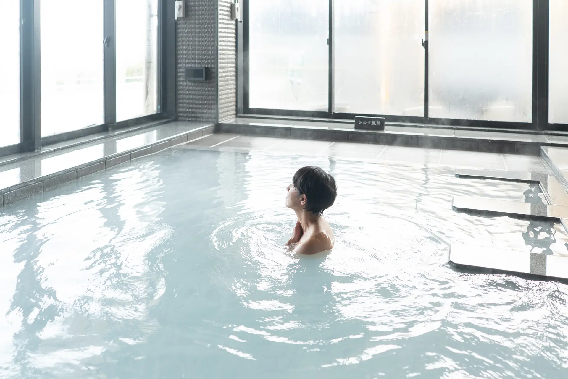 細かな泡が肌をやさしく包む「シルク風呂」