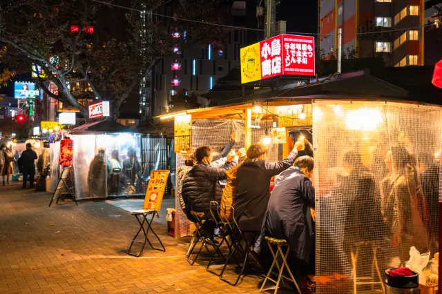 福岡の屋台文化を体感できる「中洲屋台街」