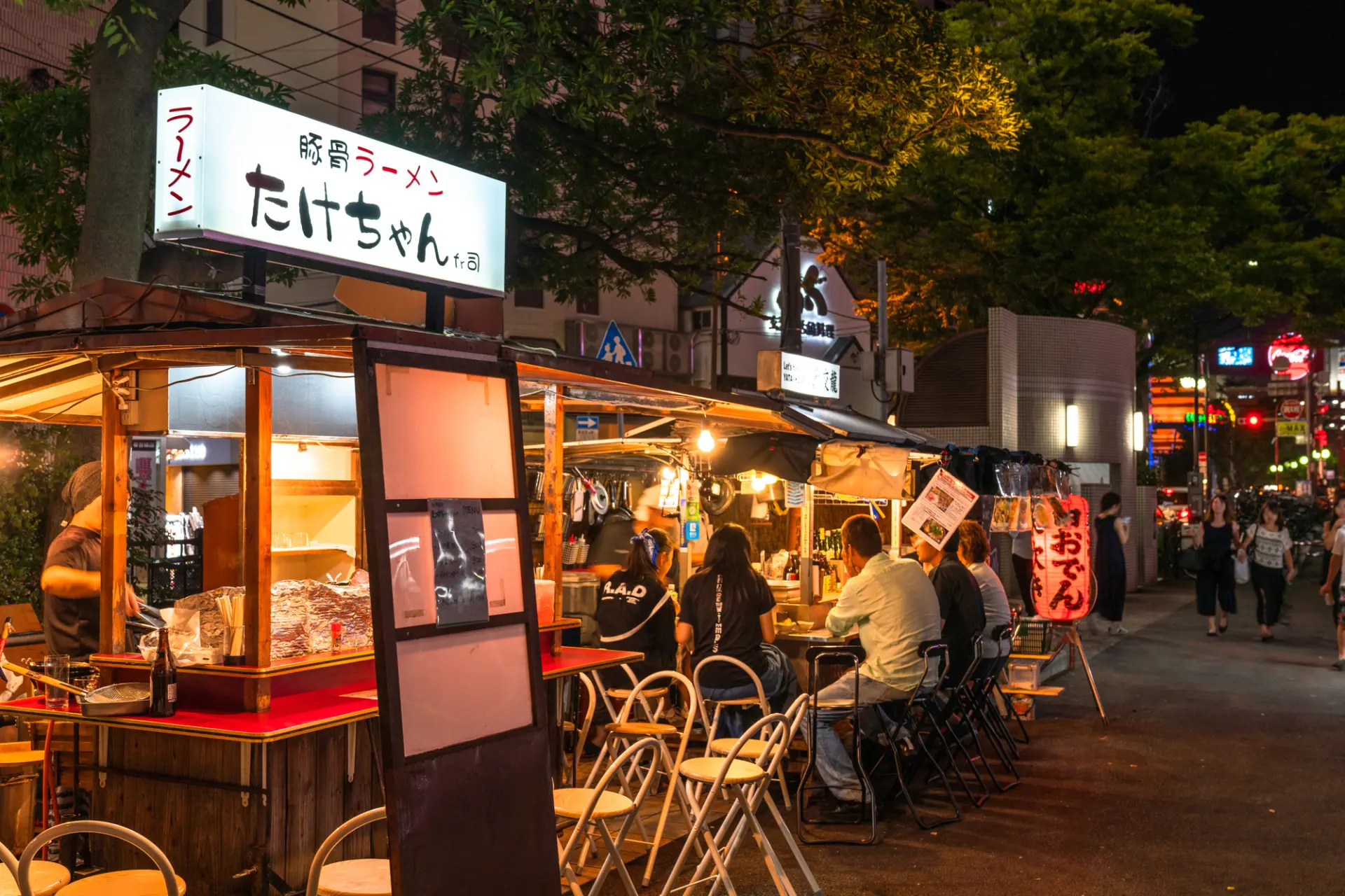 多言語メニューを用意し、外国語での接客も可能な「たけちゃんfr司」
