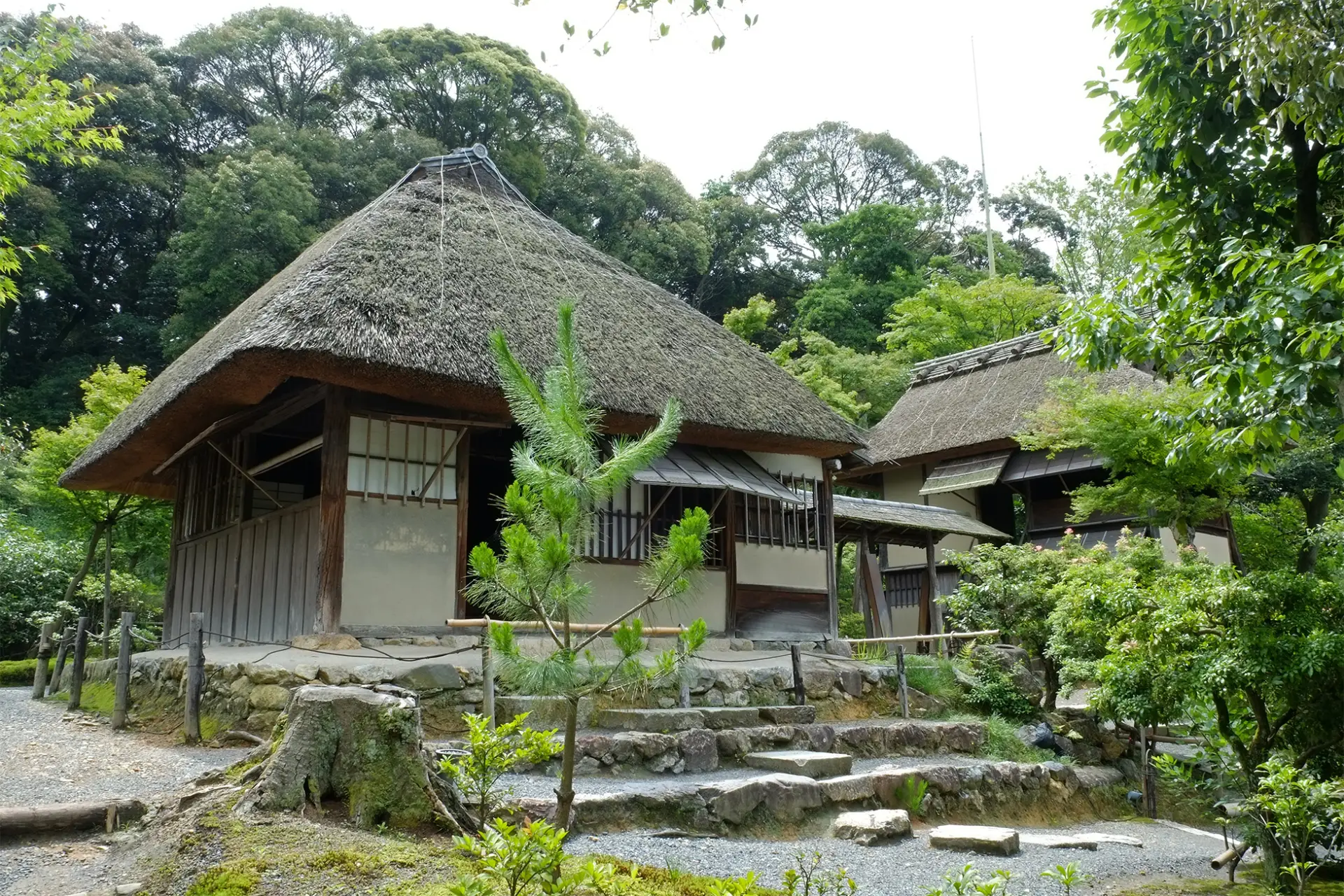 茶室の「傘亭」は、千利休の意匠によるもの