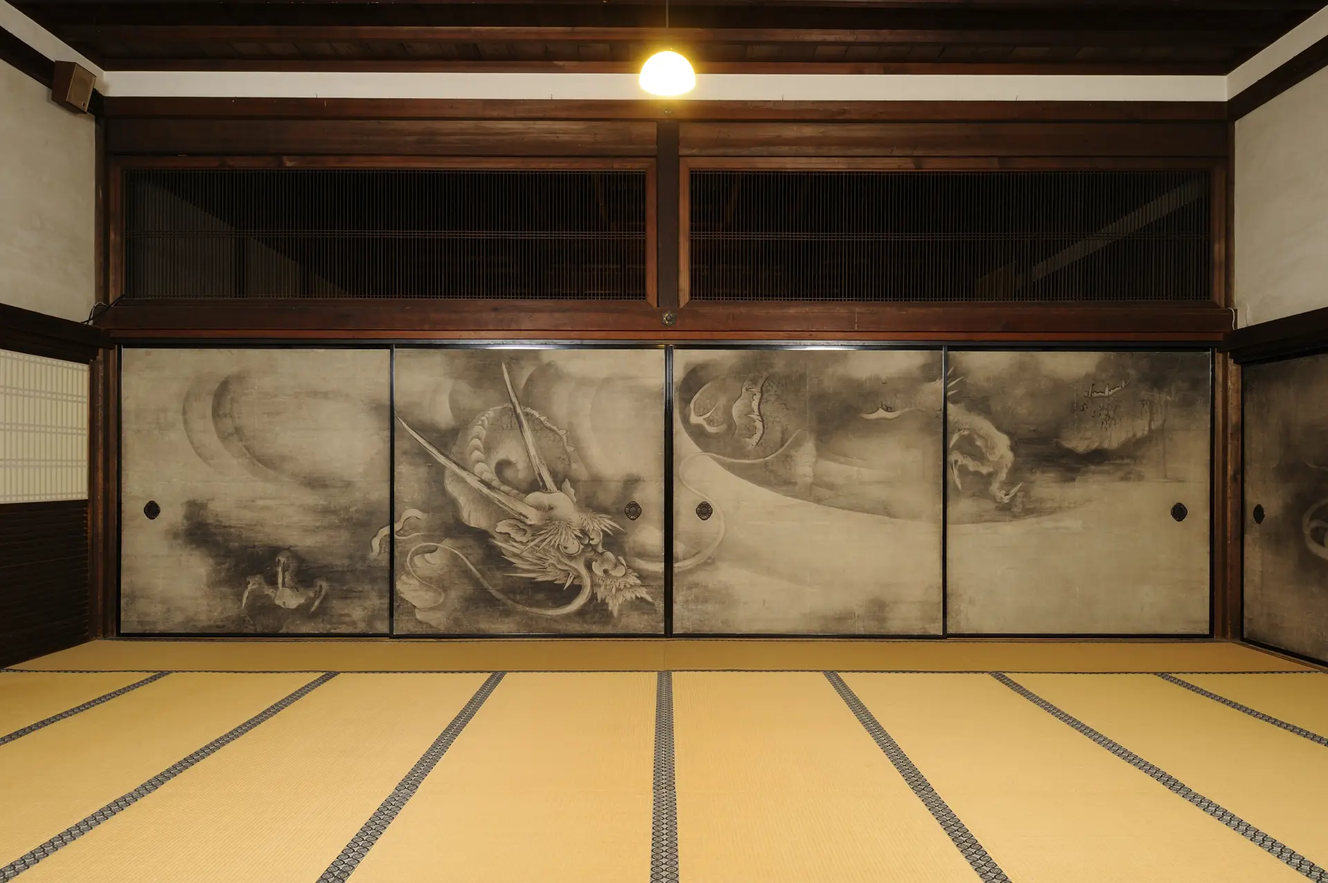 桃山時代の名画家、海北友松の襖絵「雲龍図」