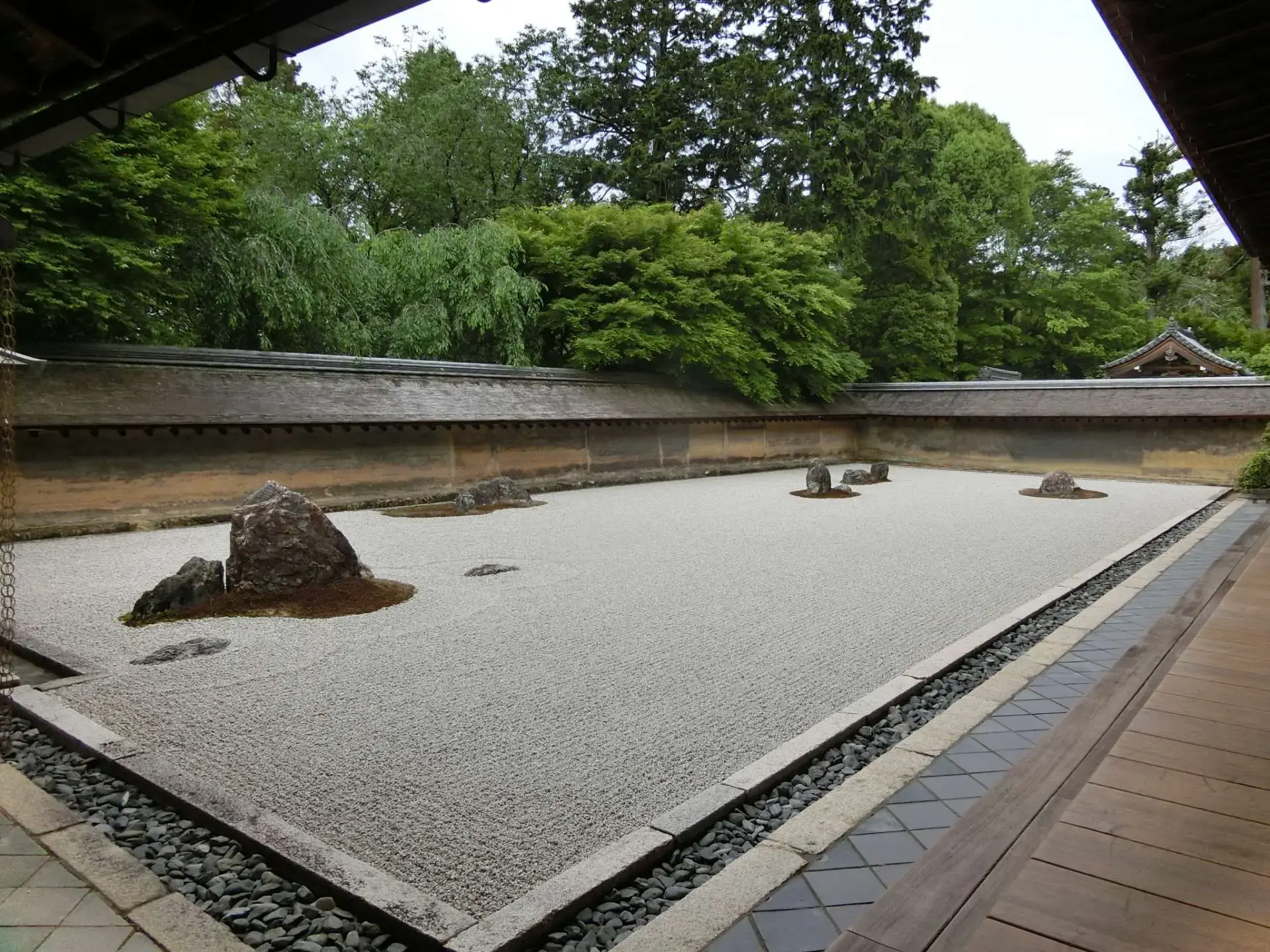 以枯山水庭園「石庭」而聞名的世界遺產