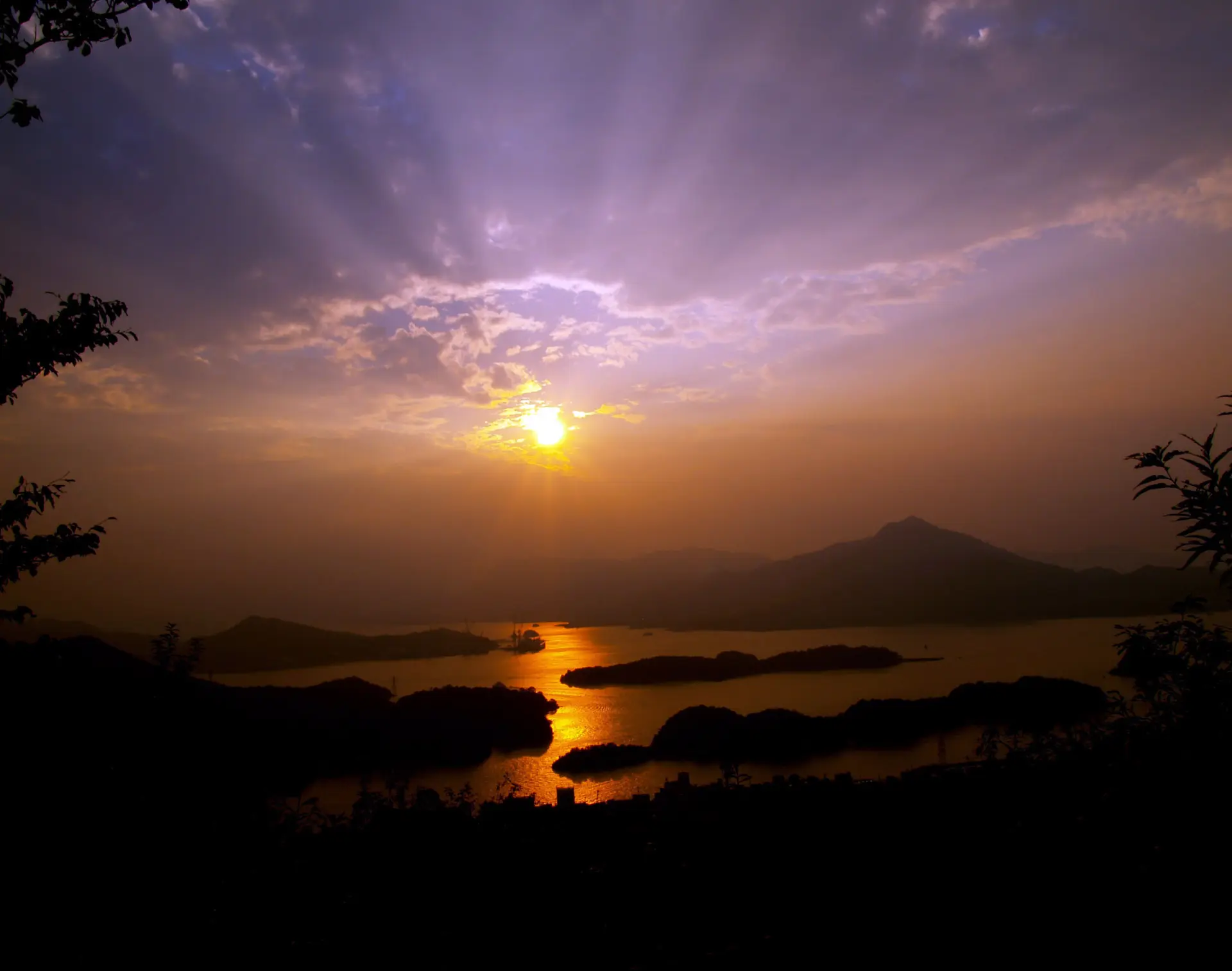 「因島八景」に選定されている展望台からの夕日