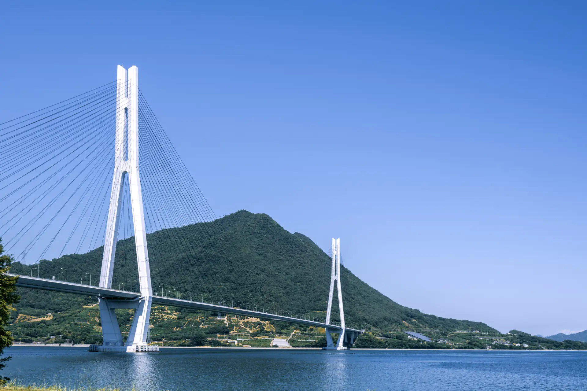 瀬戸内海に浮かぶ島々を結ぶ橋の景観も美しい