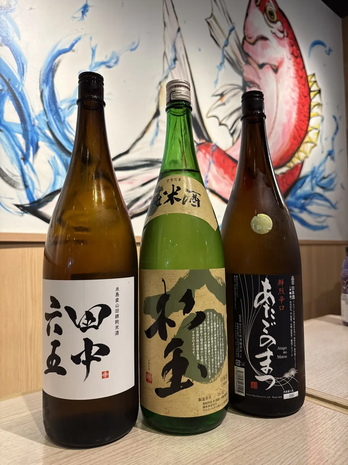 日本各地の日本酒を取り揃えている