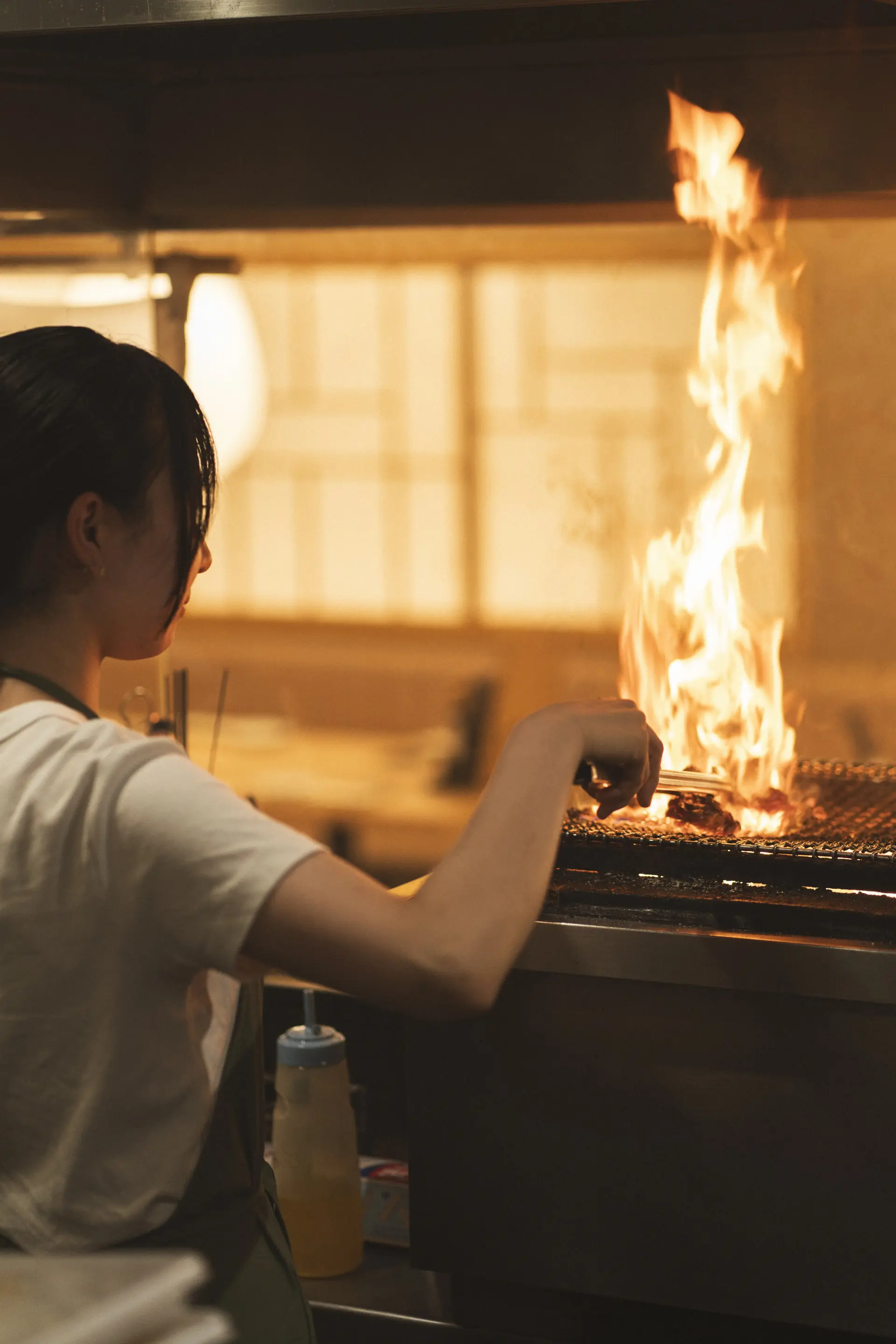 備長炭を使用してじっくりと焼き上げる