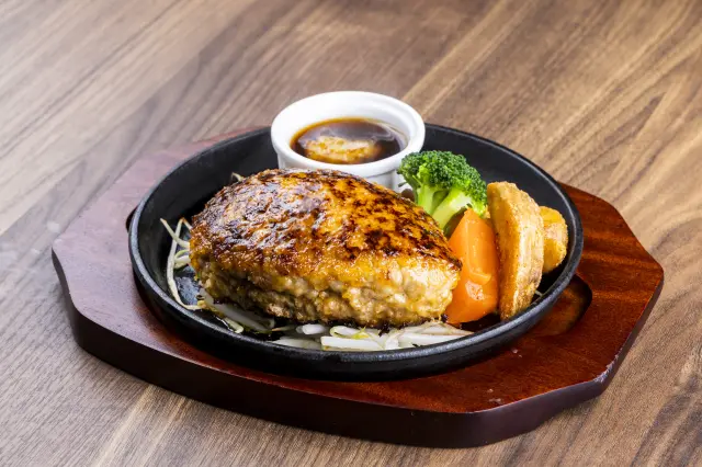 福岡人氣漢堡排餐廳「牛丸」美食指南！品嚐肉汁四溢的手工漢堡排與酥皮濃湯