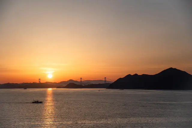 夕暮れ時の瀬戸内海はうっとりする美しさ