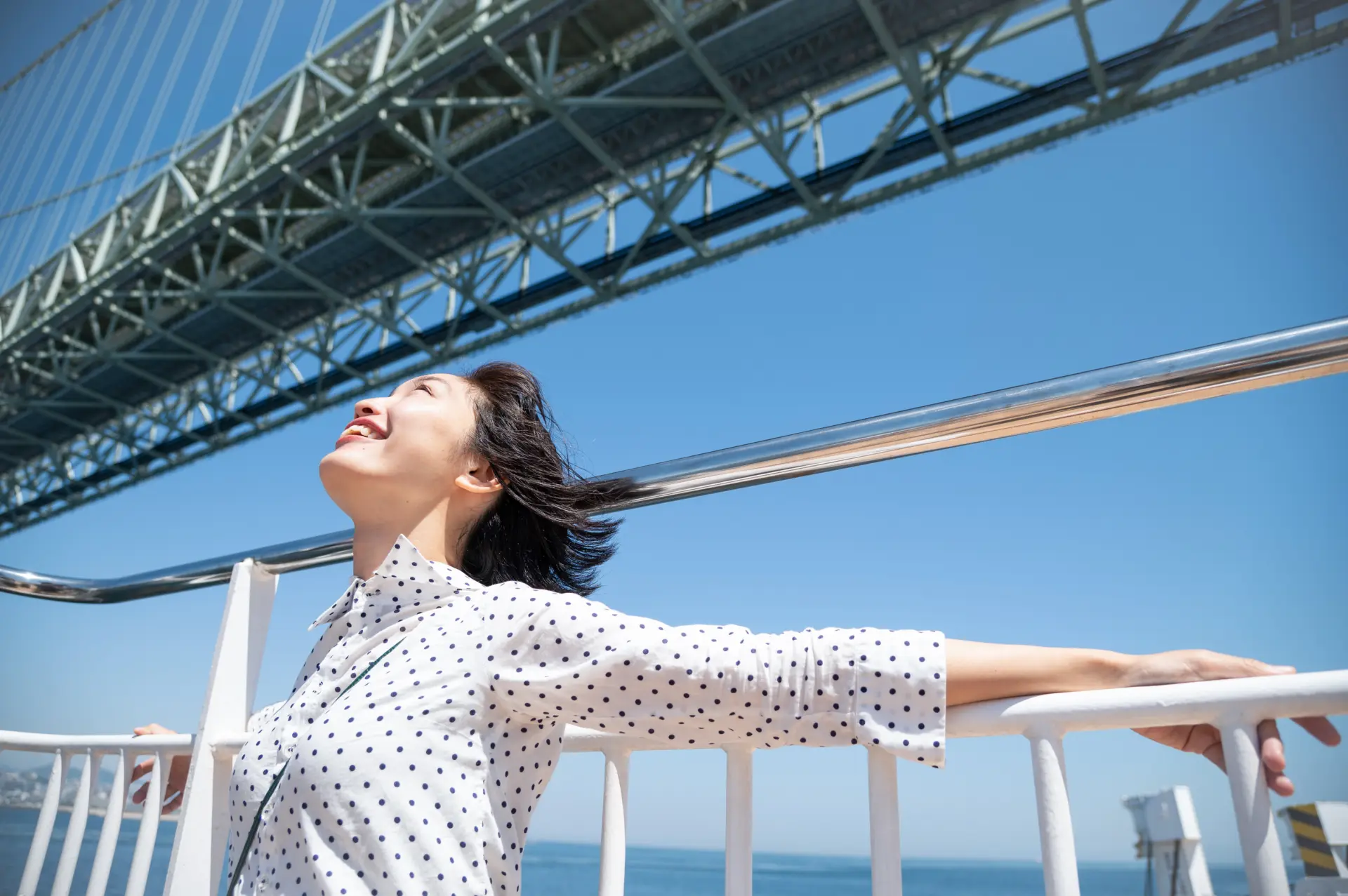 近くで見ると大迫力の名橋が織りなす景色