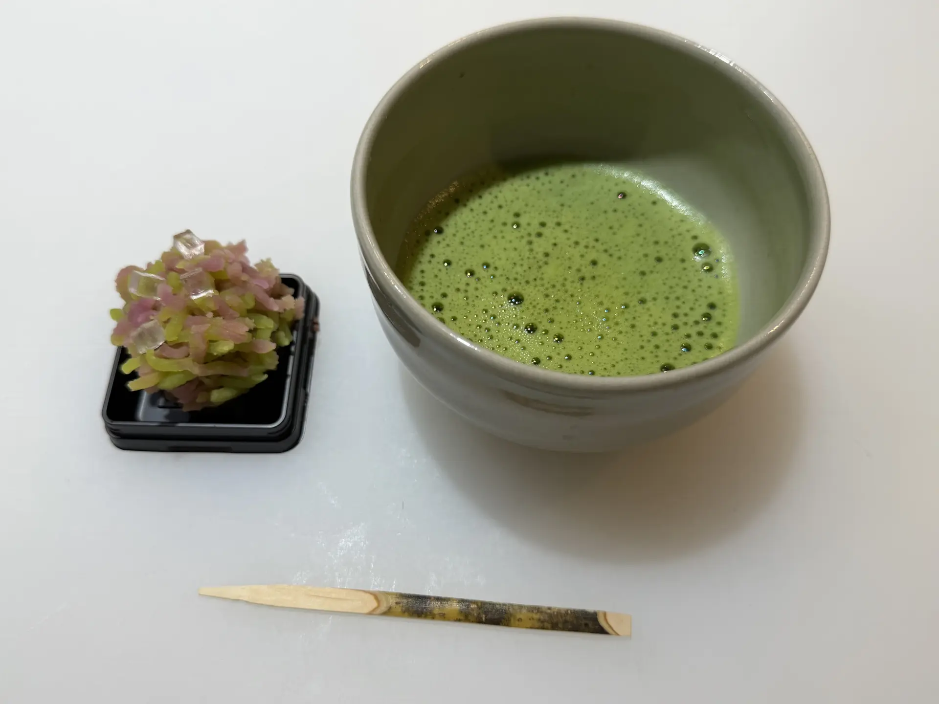 お抹茶ときんとんをその場でいただく