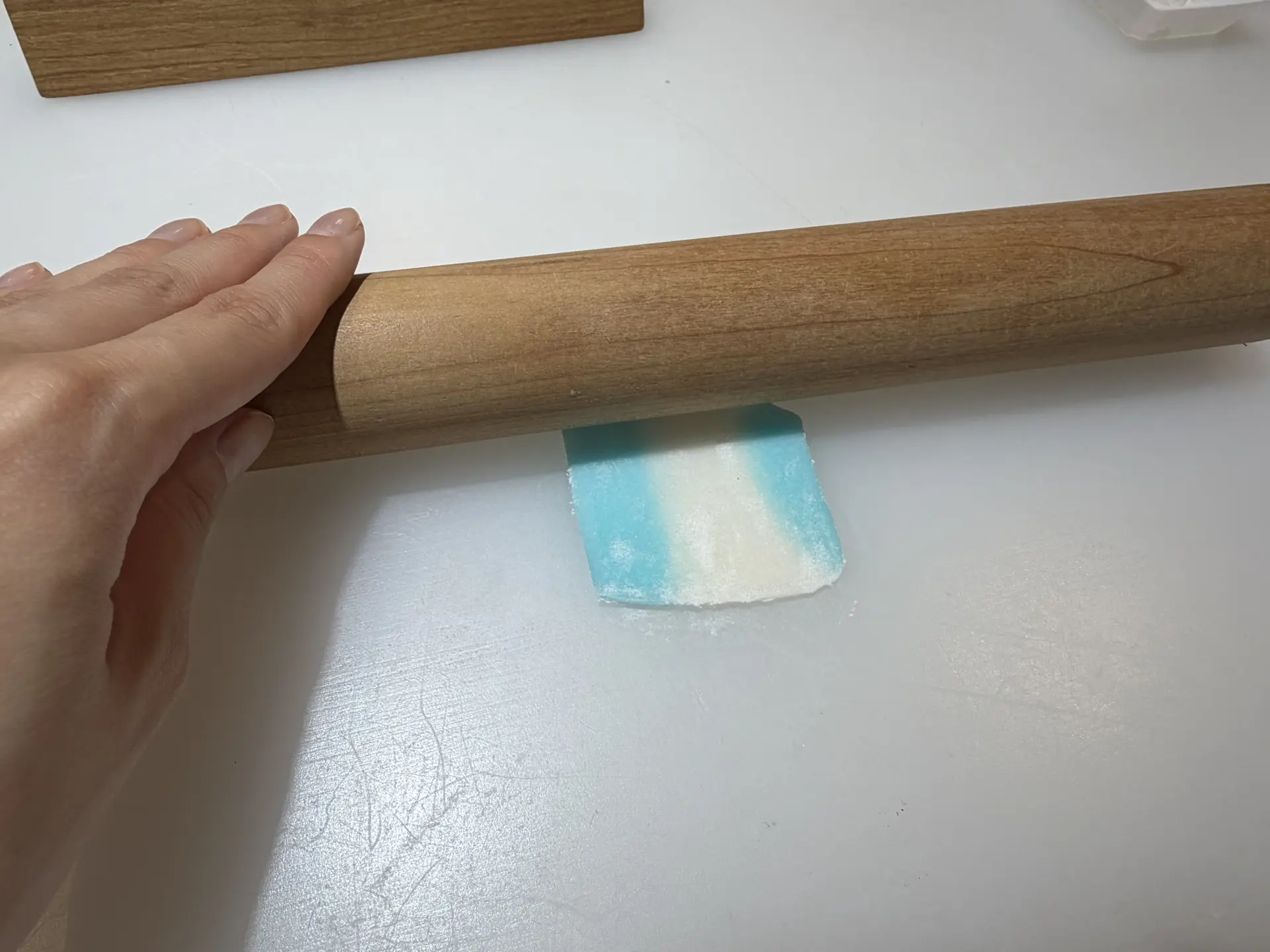 めん棒で伸ばす
