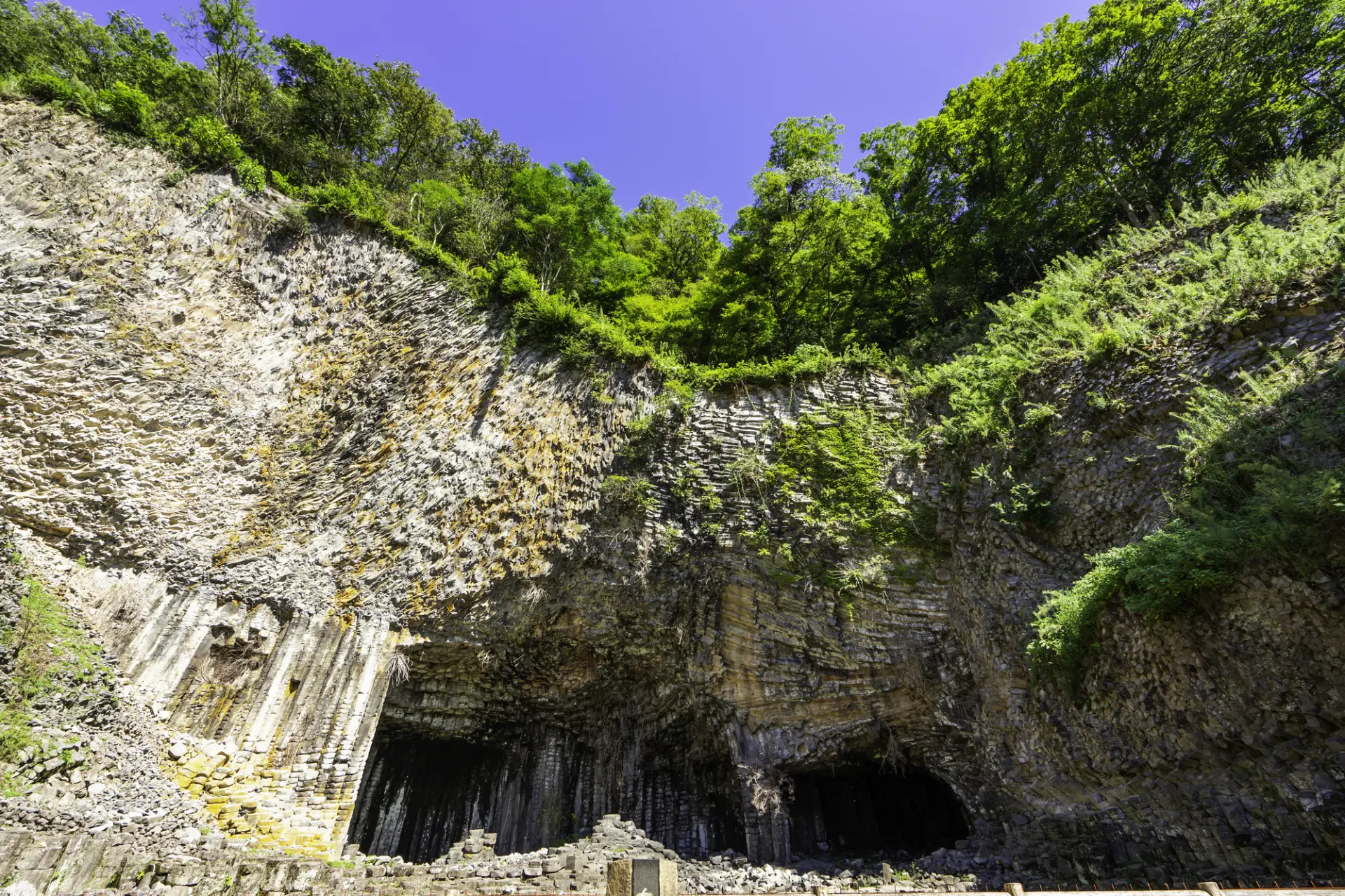 周辺地域一帯は「山陰海岸ジオパーク」の一部として世界ジオパークに認定されている