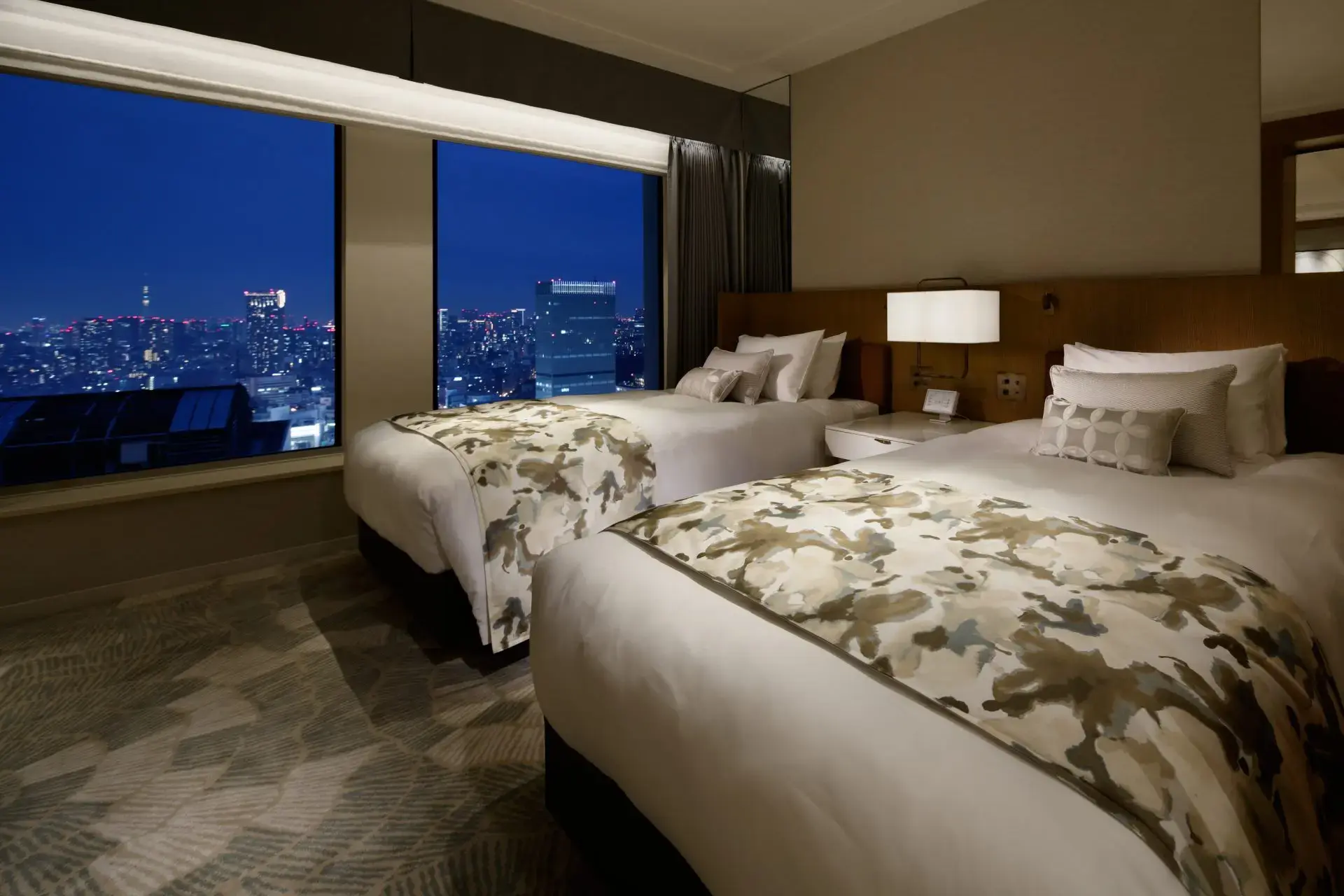 東京の夜景を一望できる「プレミアグランスイート」