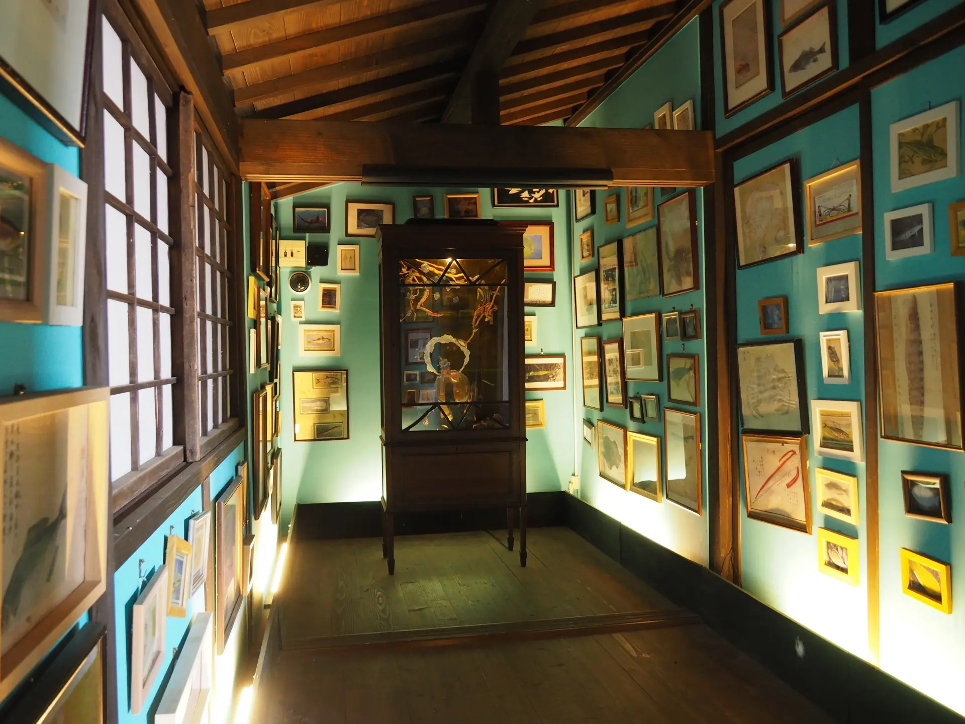 漁師の家に展示されているアート作品「漁師の夢」(作者:入江早耶)