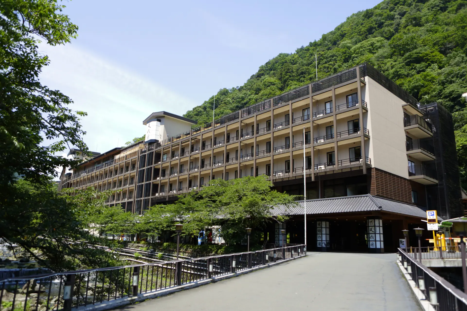全198室を備え、多彩な客室タイプから選べる