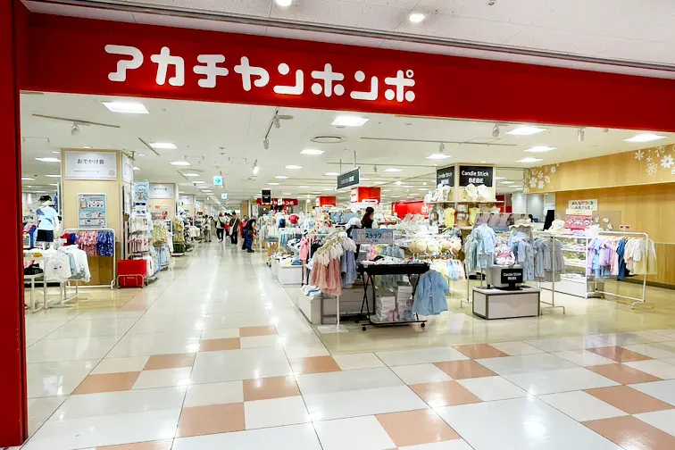 整層樓皆為「阿卡將本舖」賣場