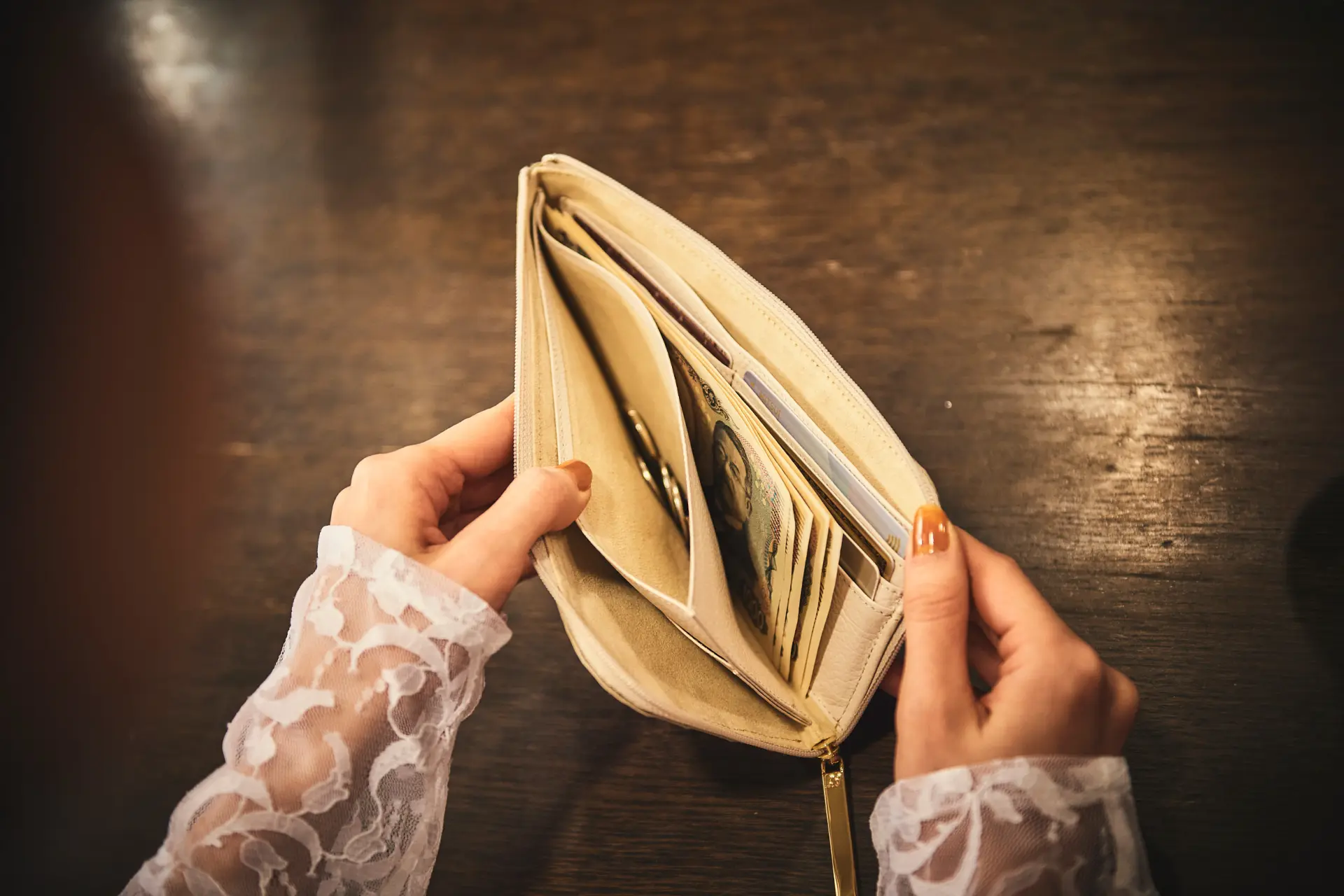 “limo,” designed to store bills beautifully