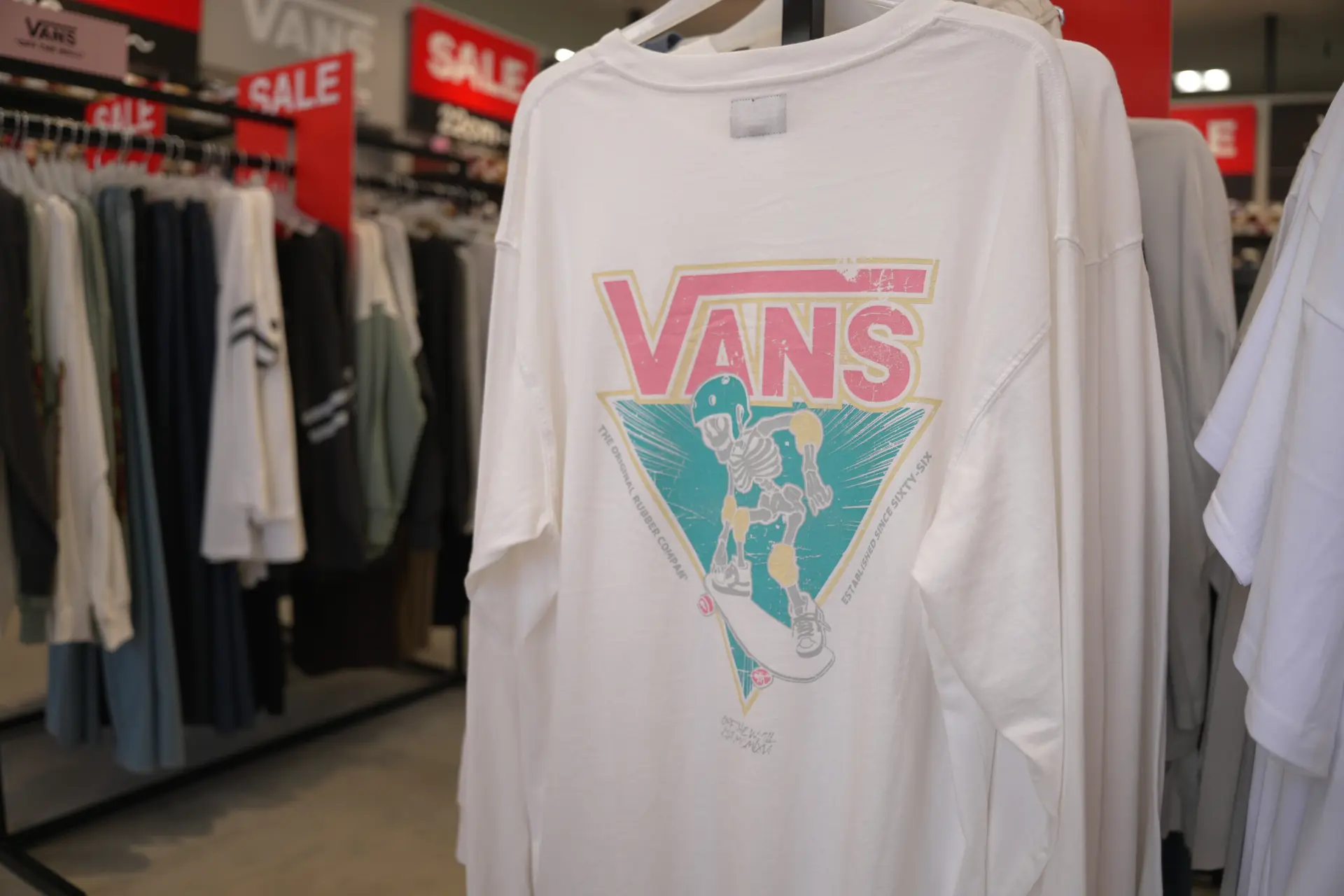 VANSらしいスポーティなデザインのアイテムも